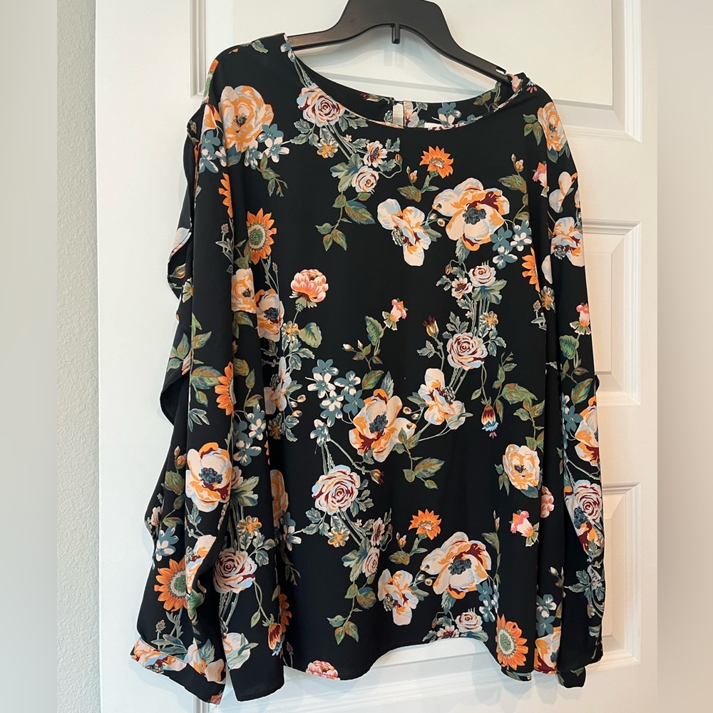 Ava and Viv floral top.